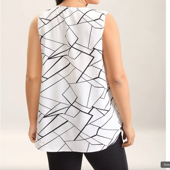 Bloomchic Abstract Print Wrap Curvy Hem Tank Top 26/4X - NWT - Picture 3 of 9